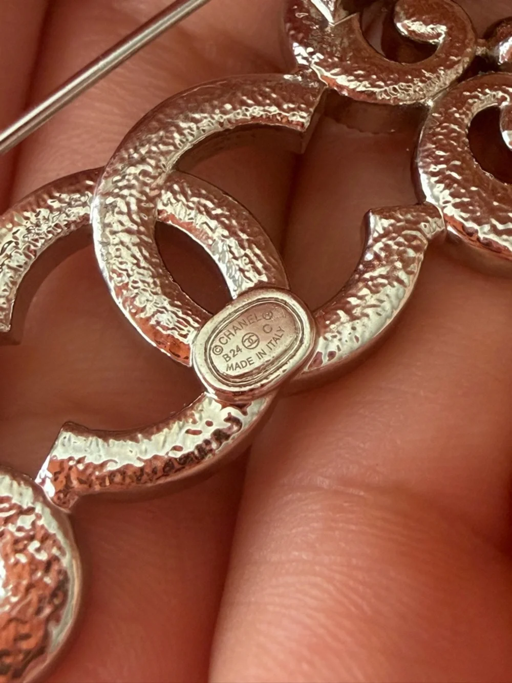 Chanel Crystal Heart Link Brooch - Silver Tone - Picture 9 of 12